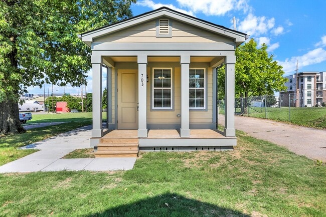 Photo - 703 N 3rd St