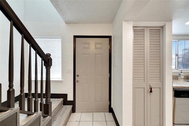 Photo - 6301 Newtown Cir