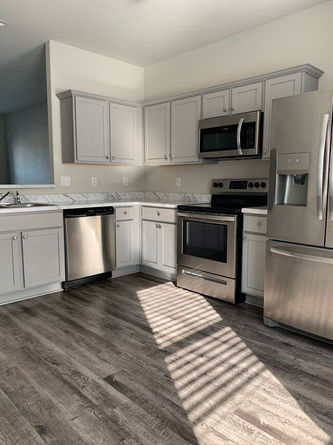 Photo - 3 bed 2 bath-Valley View-2 Car Garage