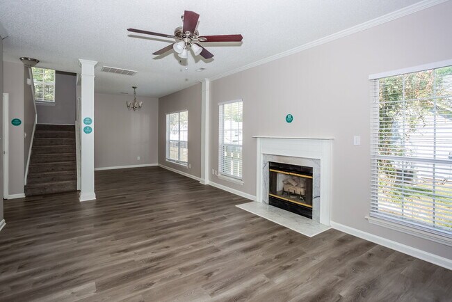 Photo - 371 Amhurst St SW