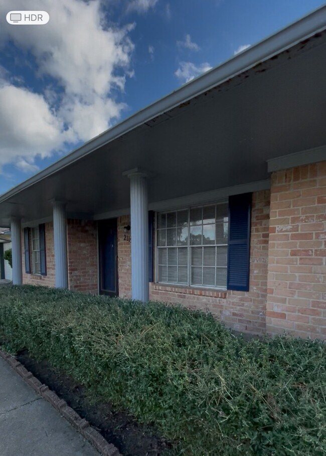 Photo - 2115 Yorktown Ct S