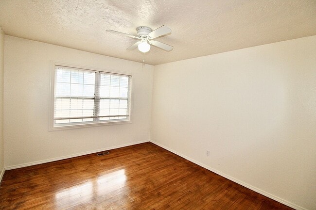 Photo - 2000 Alameda St