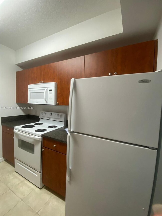 Photo - 115 SW 11th St Unidad 509