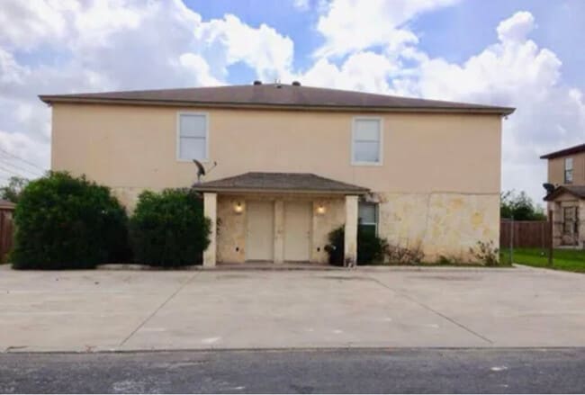 Photo - 7660 Oak Chase