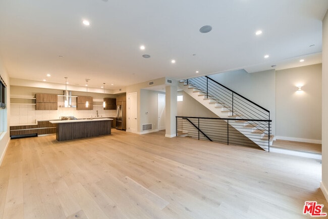 Photo - 723 Huntley Dr