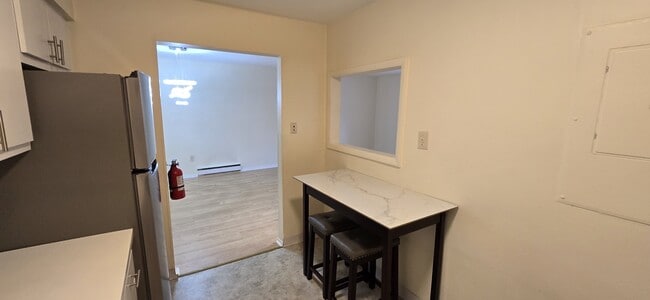 Photo - 142 E Maple St