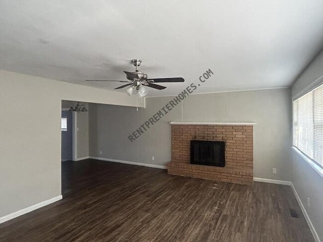 Photo - 101 W 31st St