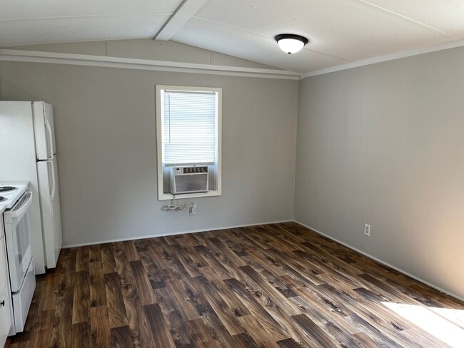 Photo - 2 Bed, 1 Bath newly renovated mobile home in park- Pet friendly!