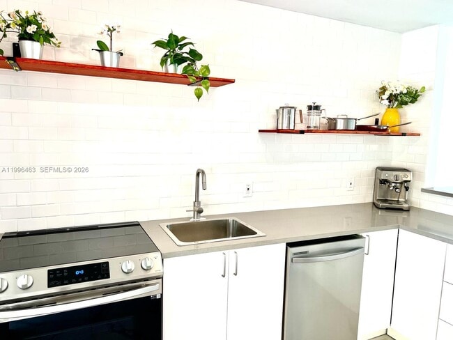 Photo - 329 SW 3rd St