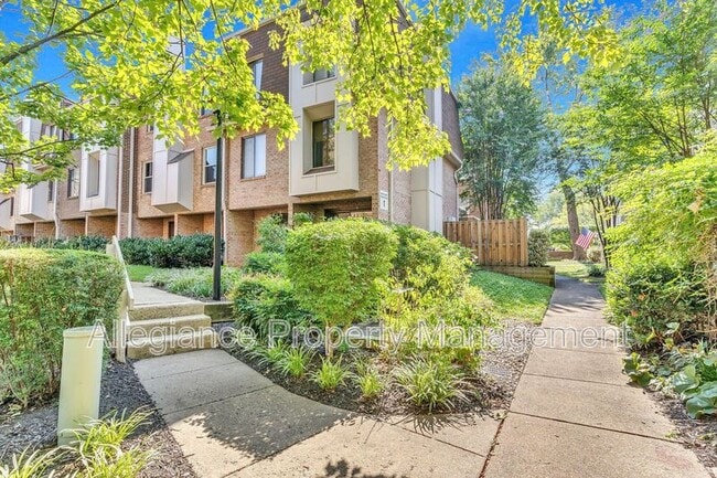 Photo - 1643 Kenwood Ave Rental