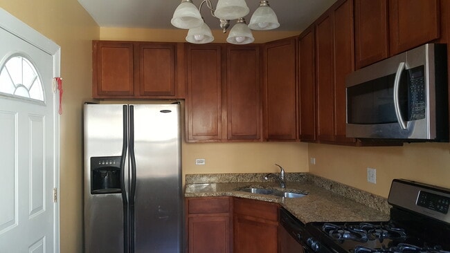 Photo - 2243 W Rosemont Ave Unit #2