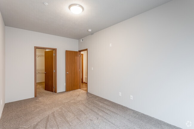 2BR, 1BA - 1,052 SF