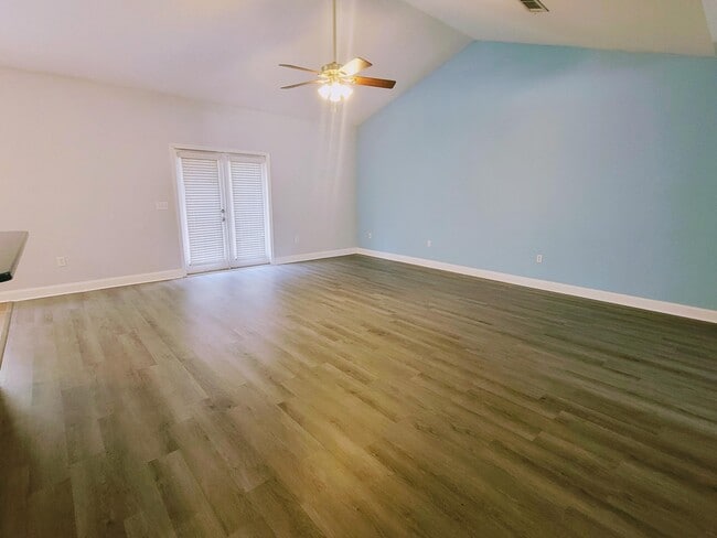 Photo - 121 Crab Apple Ave