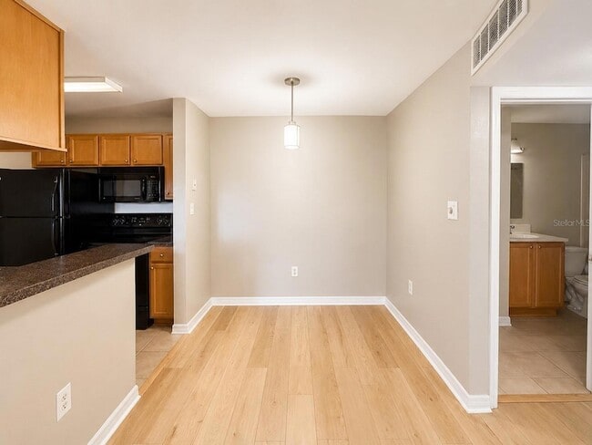 Photo - 203 Lake Parsons Green Unidad 108