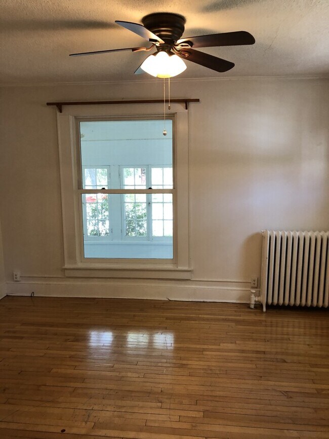 Photo - 3BR, 2BA HOME IN UPTOWN AVAILABLE 10/4!