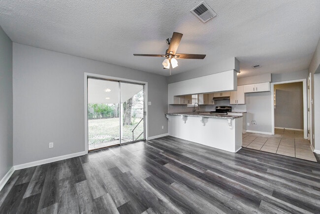 Photo - 17 Chalet St