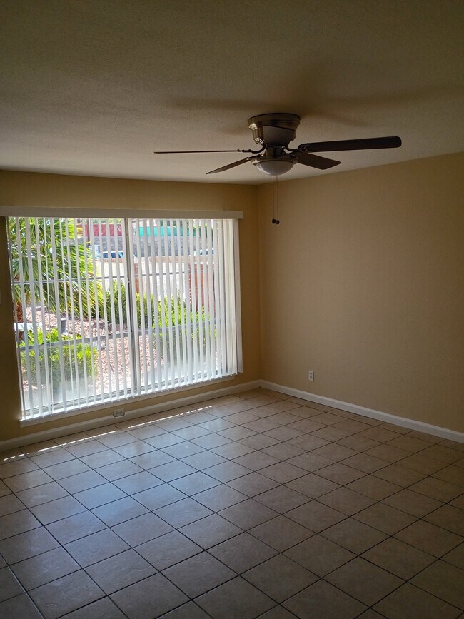 Photo - 4175 Krupp Dr Unit 10