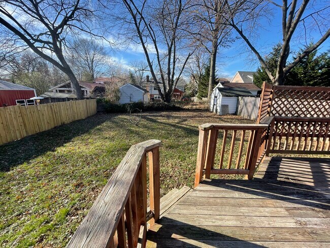 Big fenced in back yard with shed and deck - 113 Catoctin Cir NE Casa Adosada