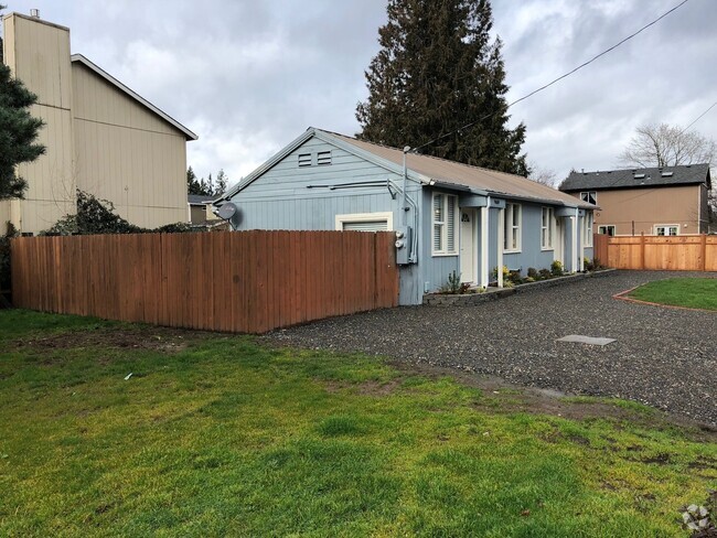 Building Photo - 9607-9609 SE Eckler Ave Rental