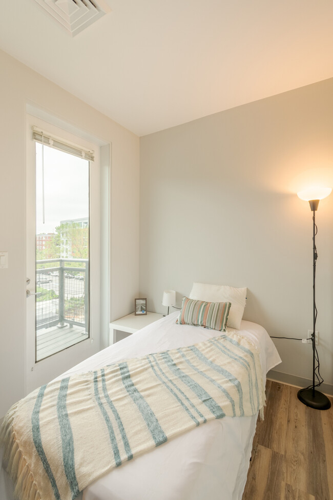 Flex Plus - Brighton Residence - Flex Plus - Brighton Residence Condo