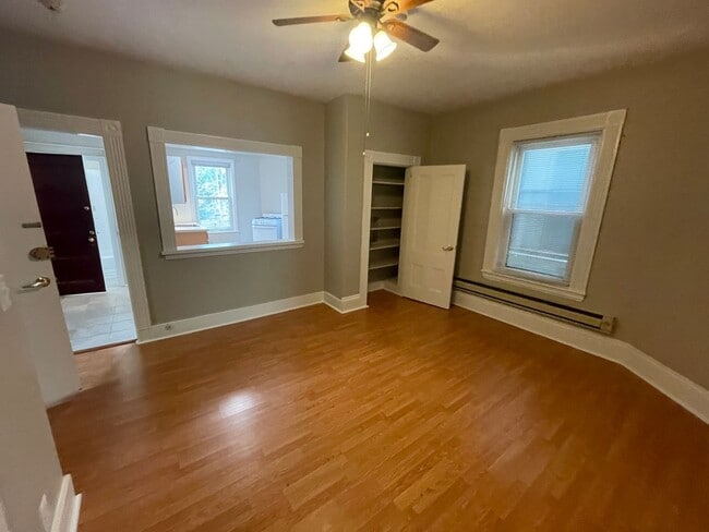 Photo - One Bedroom ** Newton Highlands Village ~ MBTA GL-D