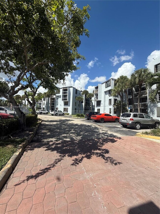 Photo - 12219 SW 14th Ln Unidad 2305