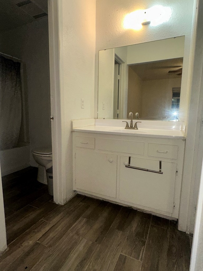 Photo - 1402 E 6th St