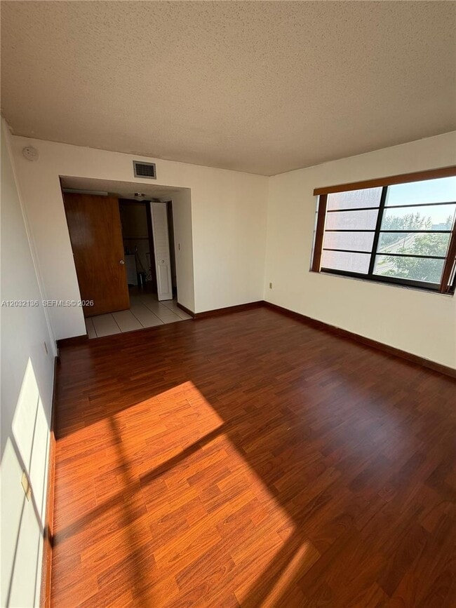 Photo - 605 NW 72nd Ave Unidad 509