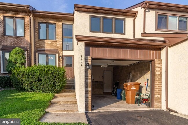 1901 Monroe Ln