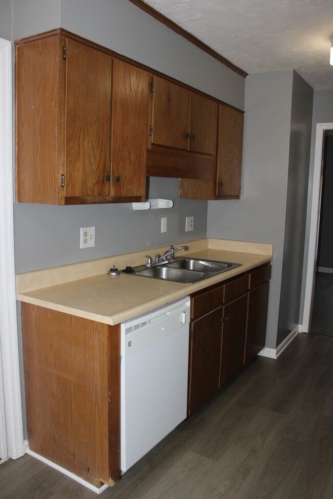 Photo - Lake Rim area