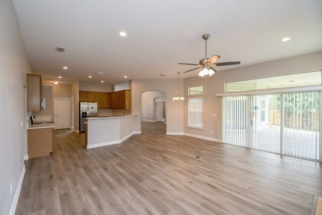 Photo - 672 Mandy Oaks Dr