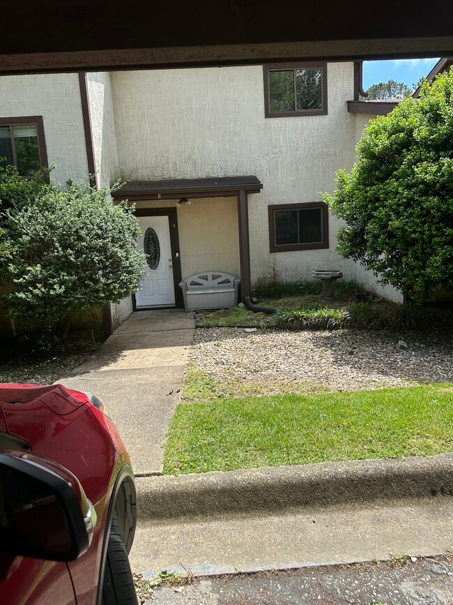 Building Photo - 615 Belvedere Dr Unit 11