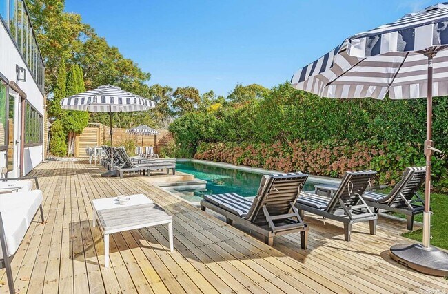 Photo - 69 3 Mile Harbor Dr