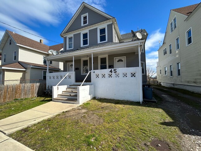 Building Photo - 45 2nd Ave Unit B