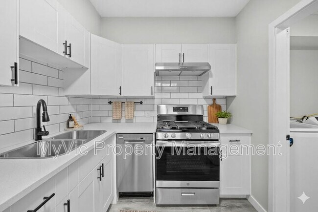 Photo - 10047-10154 154 St Unit One-Bedroom