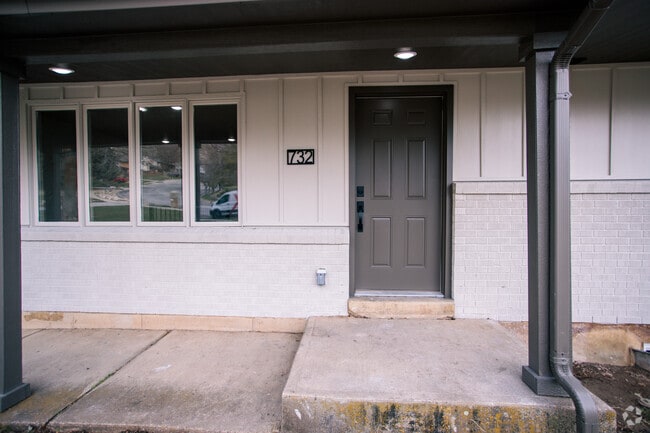 Building Photo - 732 Hislop Dr Rental