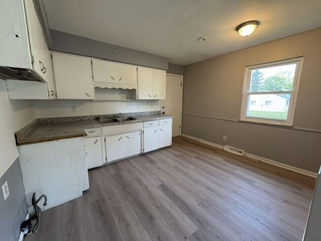 Photo - 1382 Bellevue Ave
