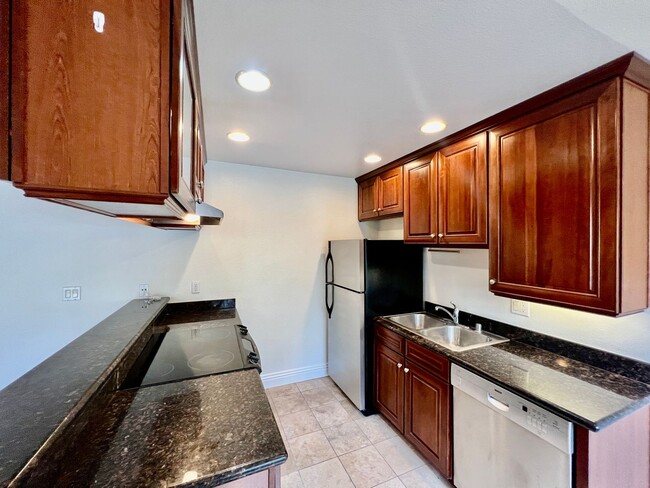 Gorgeous 1BD/1BA condo available for lease... - Gorgeous 1BD/1BA condo available for lease... Unit 131