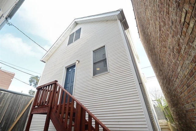 Building Photo - 3243 N Western Ave