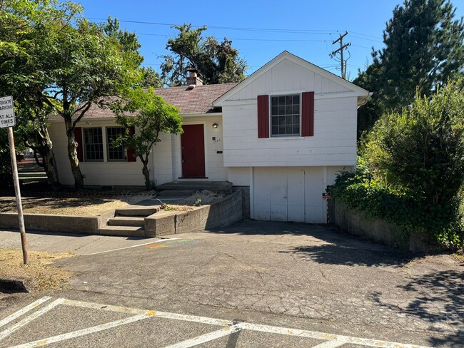 Charming 2 Bedroom 1 Bath on Campus! - Charming 2 Bedroom 1 Bath on Campus! House