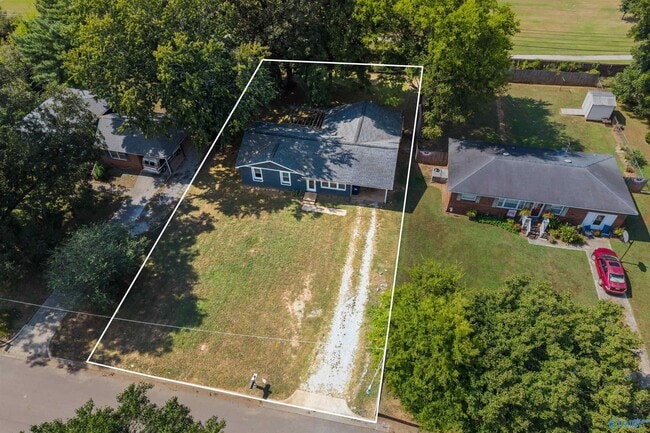 805 W Arbor Dr NW