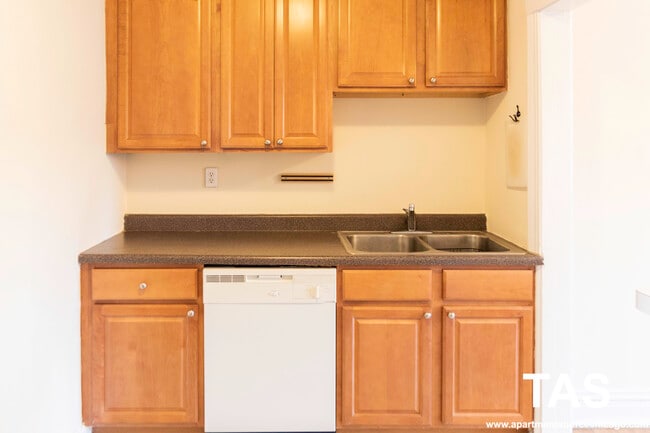 Building Photo - 617 W Melrose St Unit A2