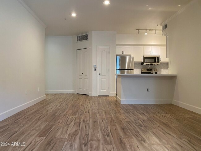 Building Photo - 1701 E Colter St Unit 215