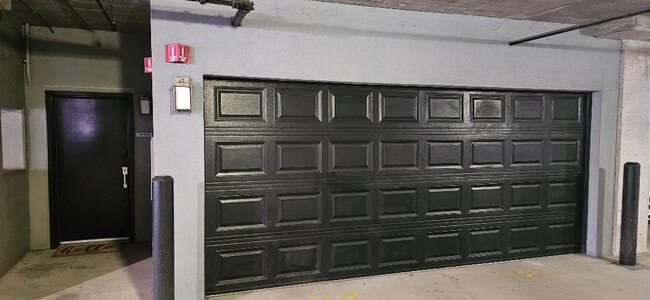 Building Photo - 2000 Bagby St Unit 3441