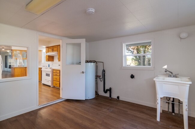 Photo - Quaint Farmhouse near Silverlake!