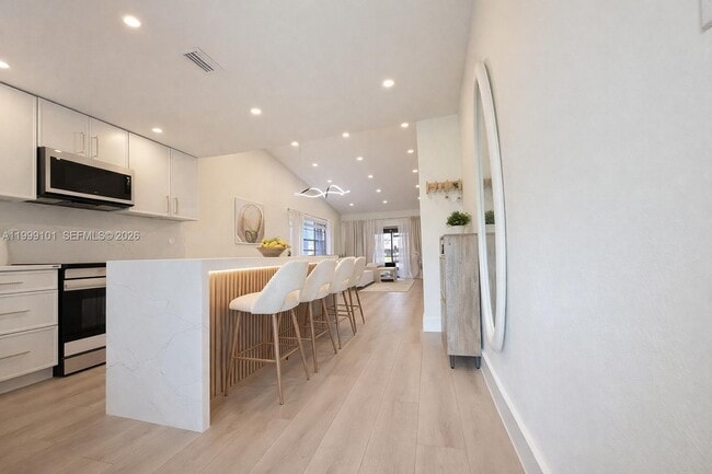 Building Photo - 769 Banks Rd