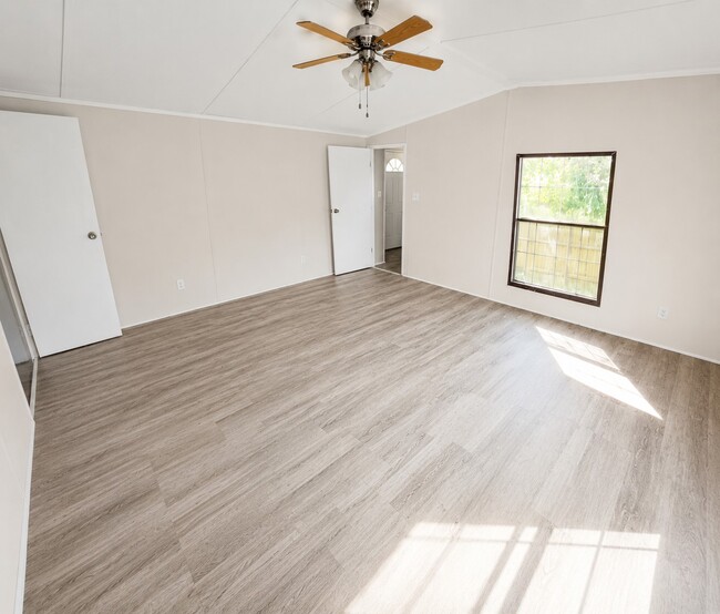 Building Photo - 142 Aspen