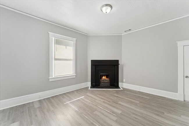 Photo - Large 3BR/1BA Downtown House For Rent