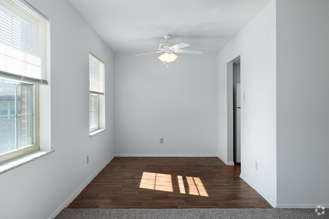 2BR, 1BA - 846SF - Dining room