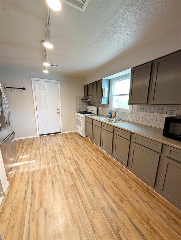 Photo - 217 E Douglas Dr